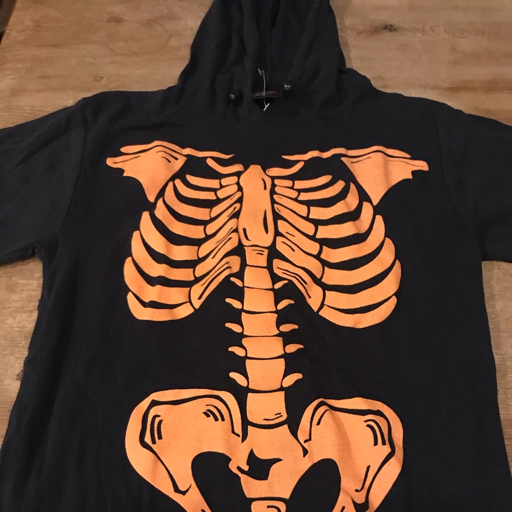 NWOT 2 piece outfit cotton skeleton logo